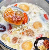 桃胶雪燕皂角米银耳炖牛奶